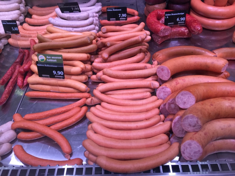 charcuterie-MONS-min_sausages_meat_butchery-1069321